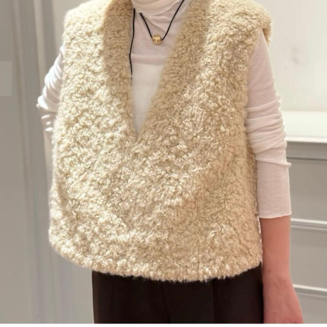 新品未使用トゥモローランドボールジィ ミックスファー Vネックベスト ベージュ