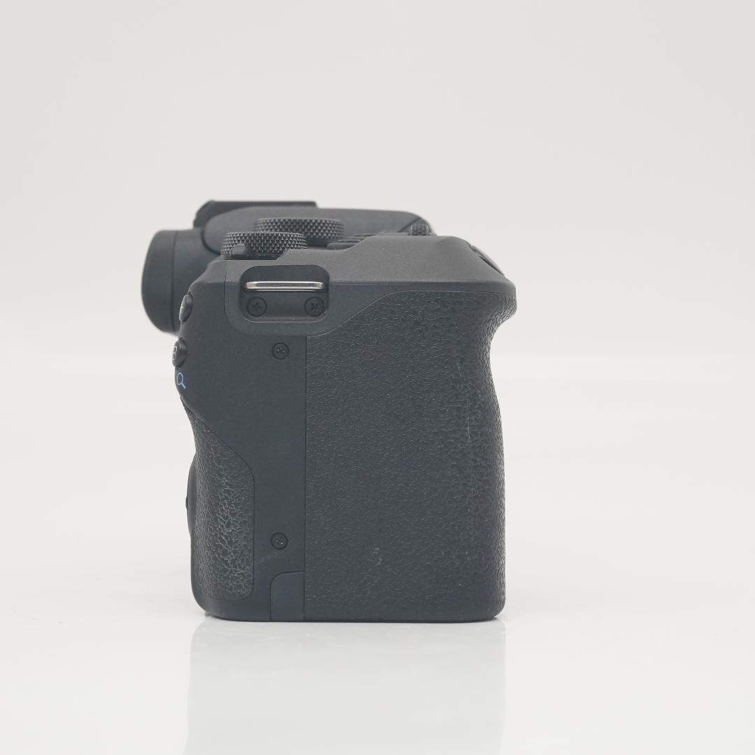 美品★Canon キヤノン ミラーレス一眼カメラ EOS R10