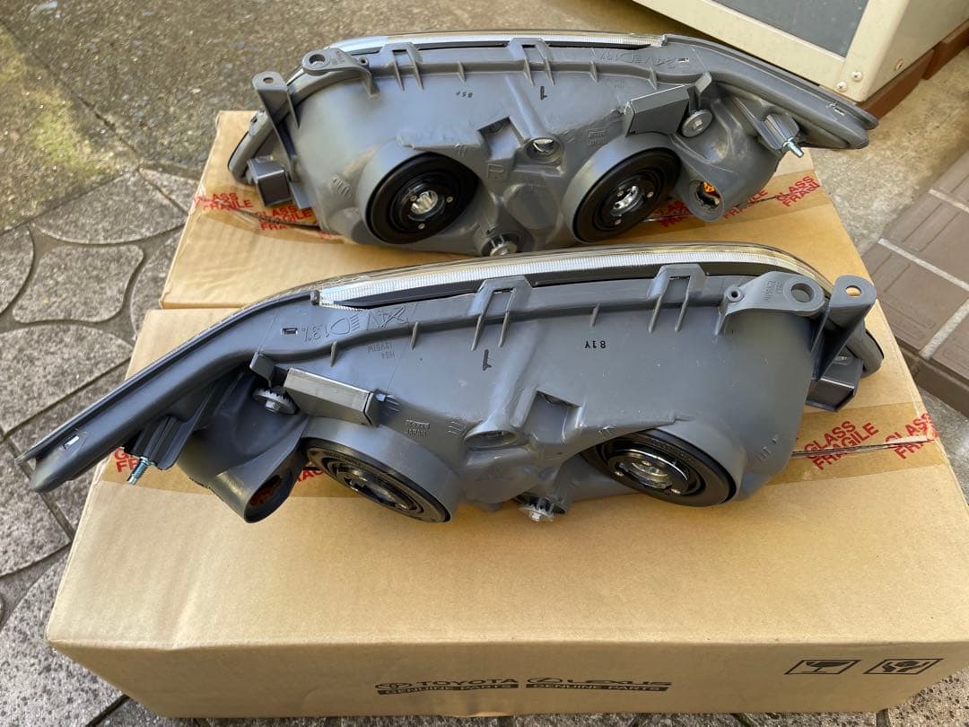 トヨタ アルテッツァ ヘッドライト 未使用