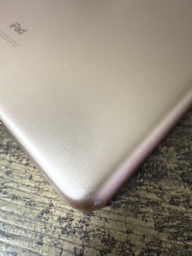 Apple iPad 第８世代　32GB (Wi-Fi モデル)