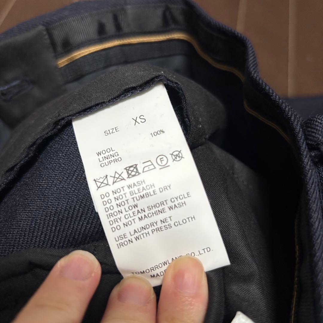 TOMORROWLANDネイビー 2プリーツサイドアジャスターパンツ