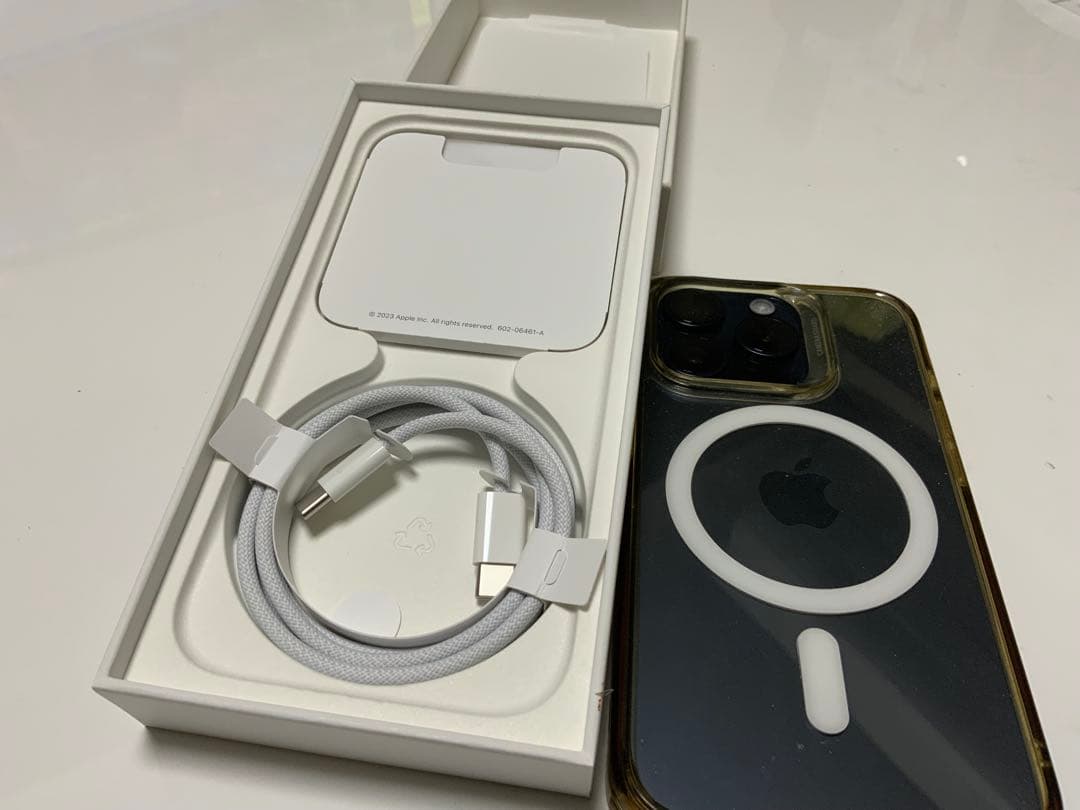 Apple iPhone 15 Pro (256 GB) - ブルーチタニウム