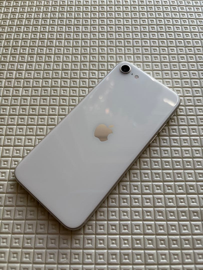 iPhone SE (第3世代) スターライト 256GB 付属品あり 傷なし