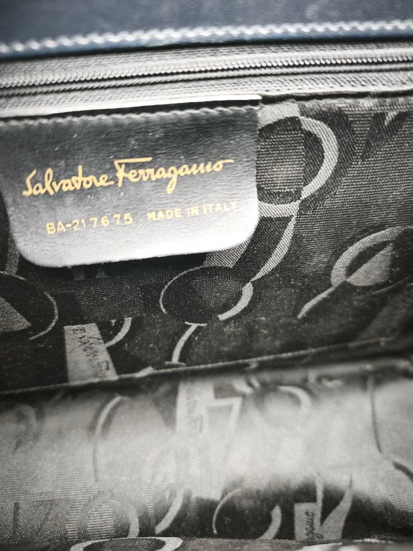 は*ら様 SalvatoreFerragamo　フェラガモ　ヴァラリボン　ショル