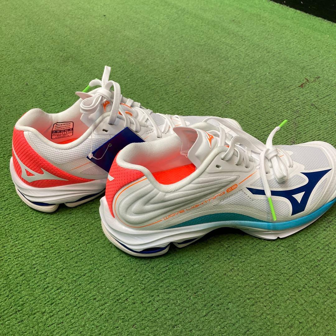 新品 ミズノウエーブライトニングZ6