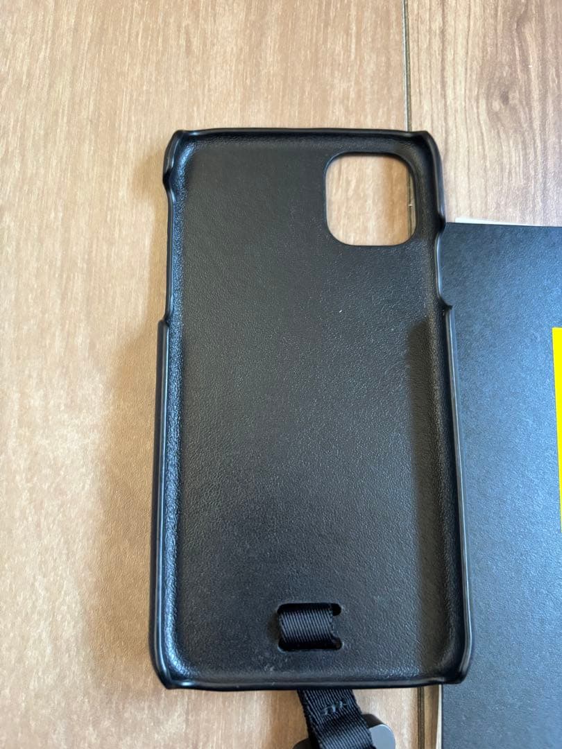 MONCLER iPhone11用ケース ブラック ストラップ付き