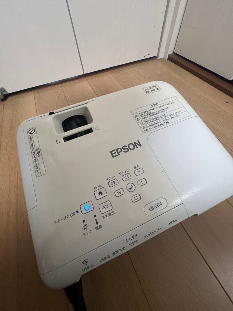 【美品】EPSON EB-S04 プロジェクター本体 ランプ寿命◎使用時間短！！
