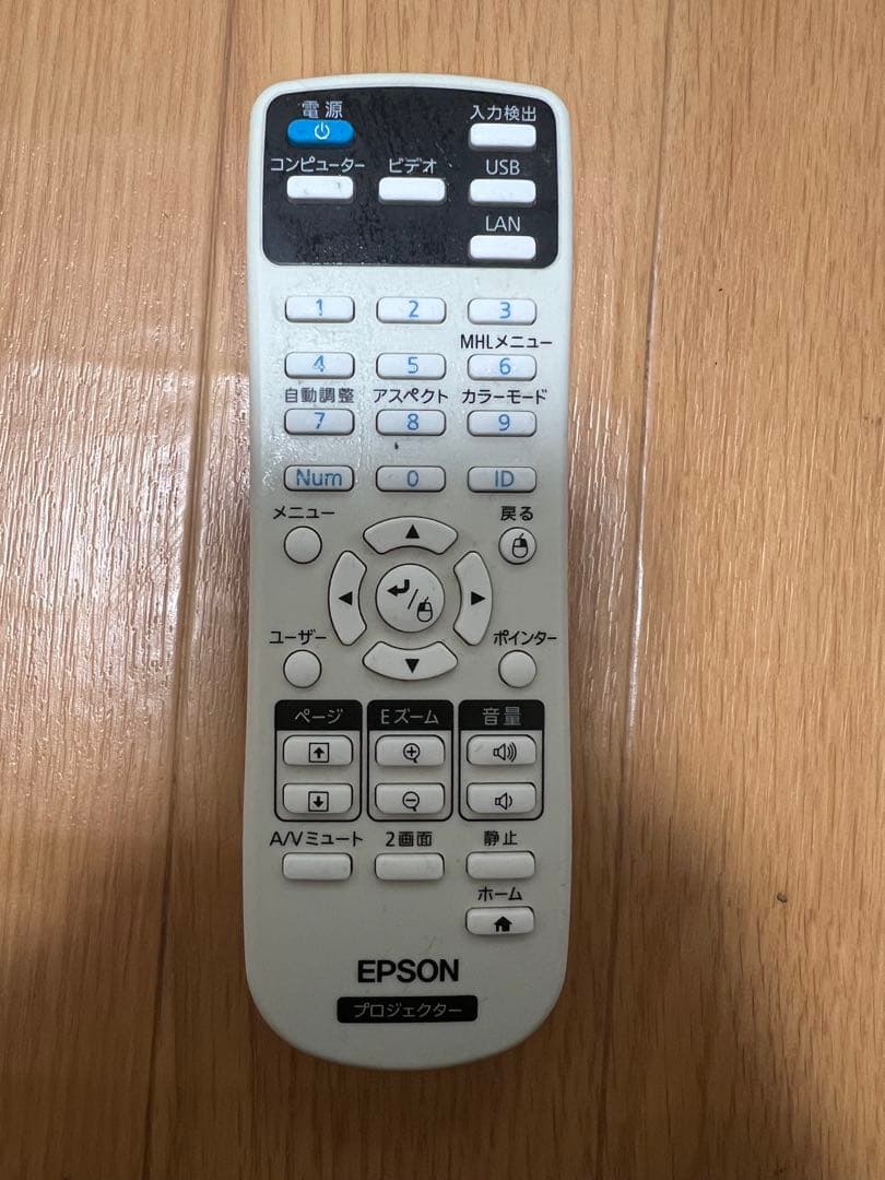 【美品】EPSON EB-S04 プロジェクター本体 ランプ寿命◎使用時間短！！