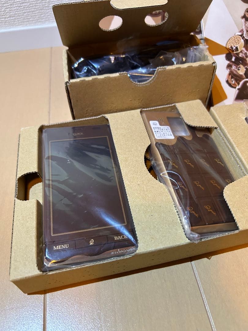 新品 Q-pot Phone SH-04D 板チョコスマホ