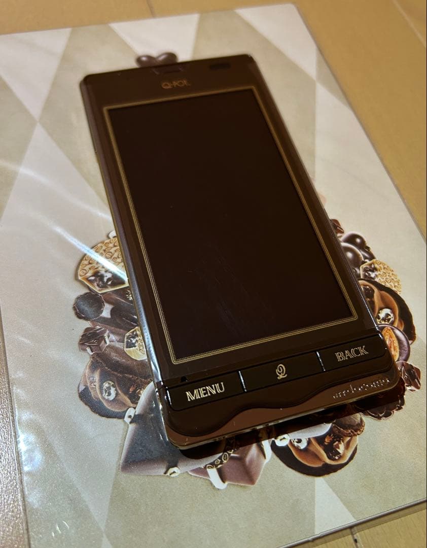 新品 Q-pot Phone SH-04D 板チョコスマホ