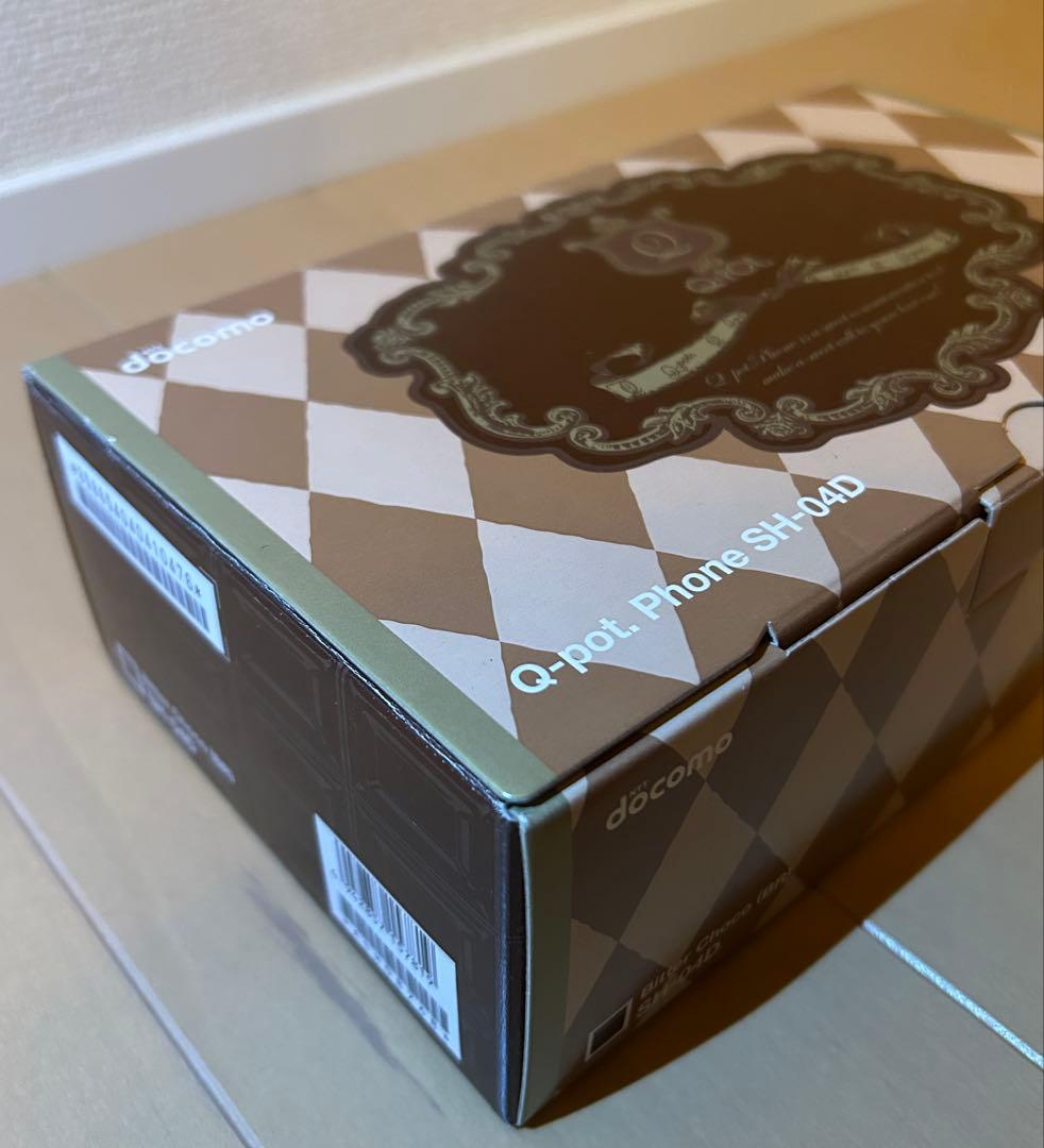 新品 Q-pot Phone SH-04D 板チョコスマホ