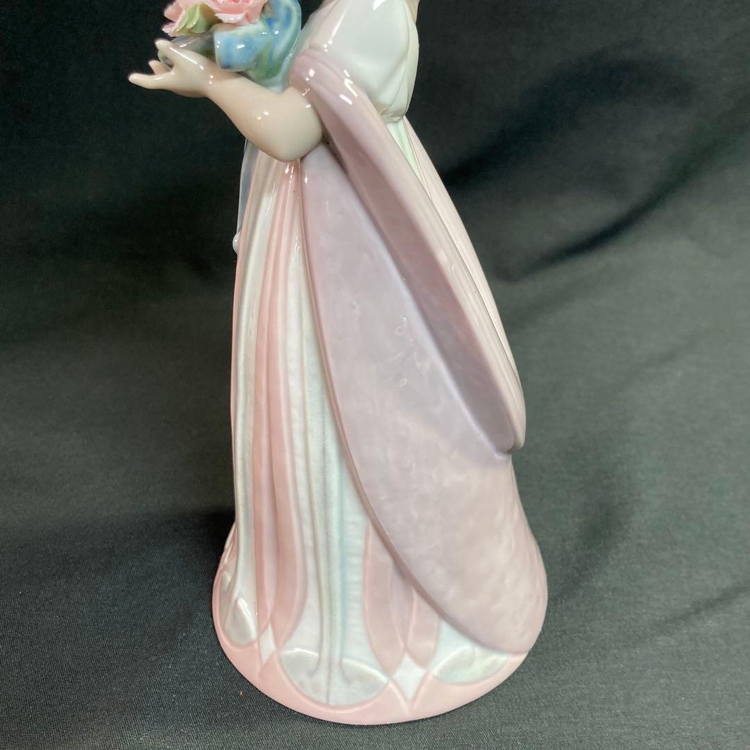 絶版【美品】リヤドロ LLADRO 8151 花束を抱えて