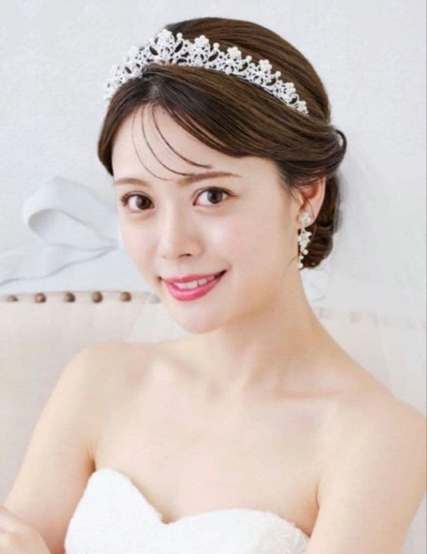 シルバー ティアラ 花モチーフ　ANNA WEDDING