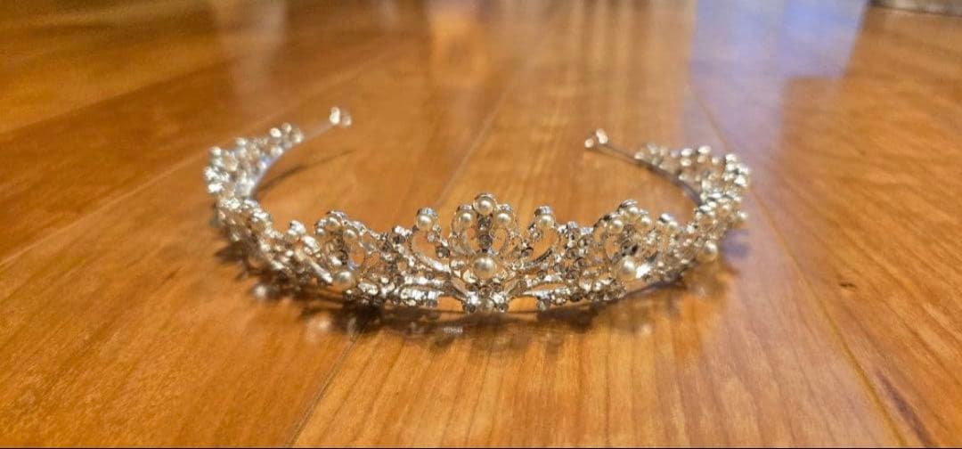 シルバー ティアラ 花モチーフ　ANNA WEDDING