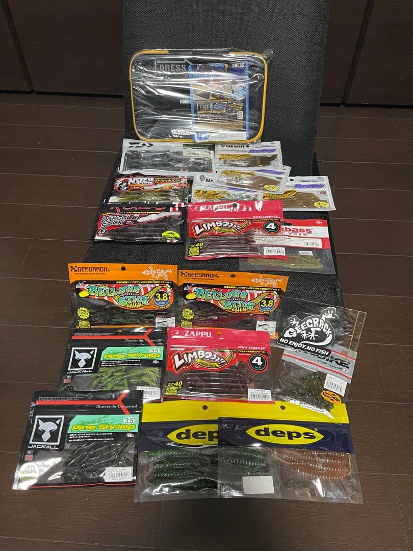 フィッシングルアーとアクセサリーセット