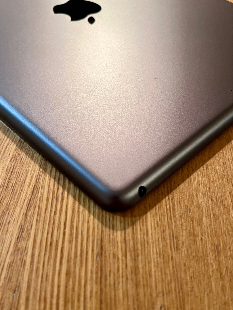 Apple iPad (第８世代) Wi-Fi 32GB スペースグレイ