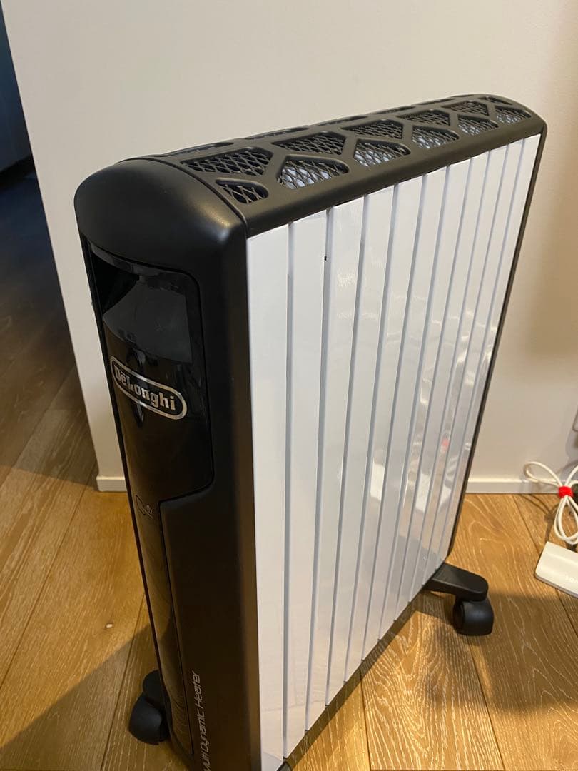 デロンギ　マルチダイナミックヒーター　ホワイト/ブラック 温度調節機能付き