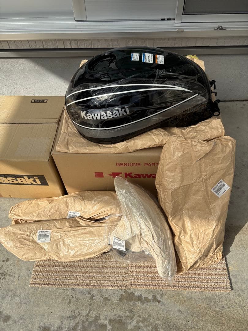 カワサキZ900RSタンク、フェンダー、サイドカバー