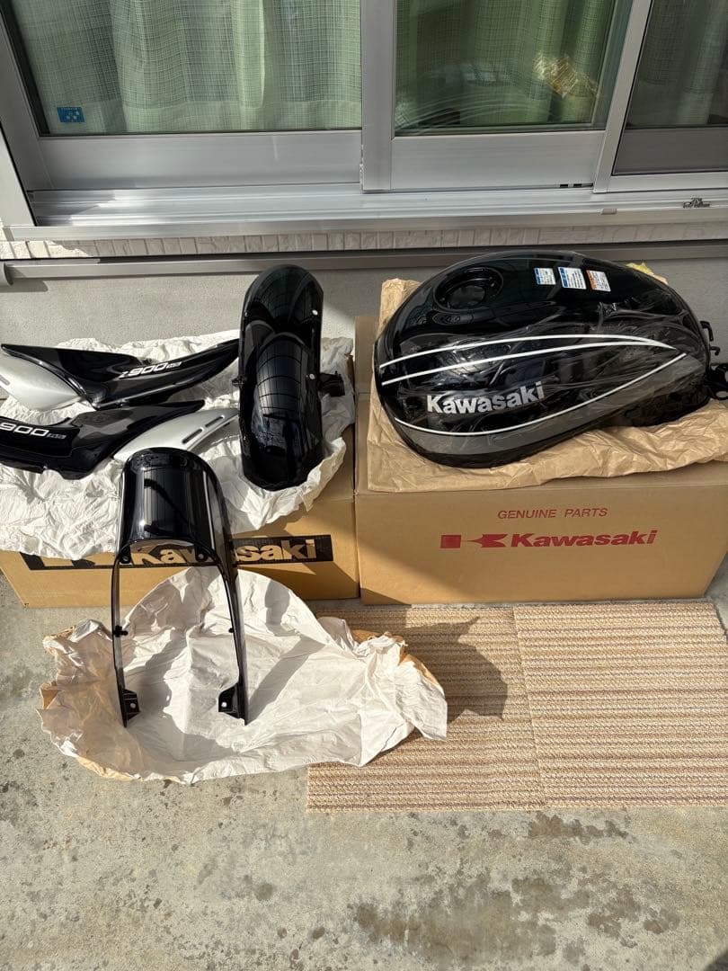 カワサキZ900RSタンク、フェンダー、サイドカバー