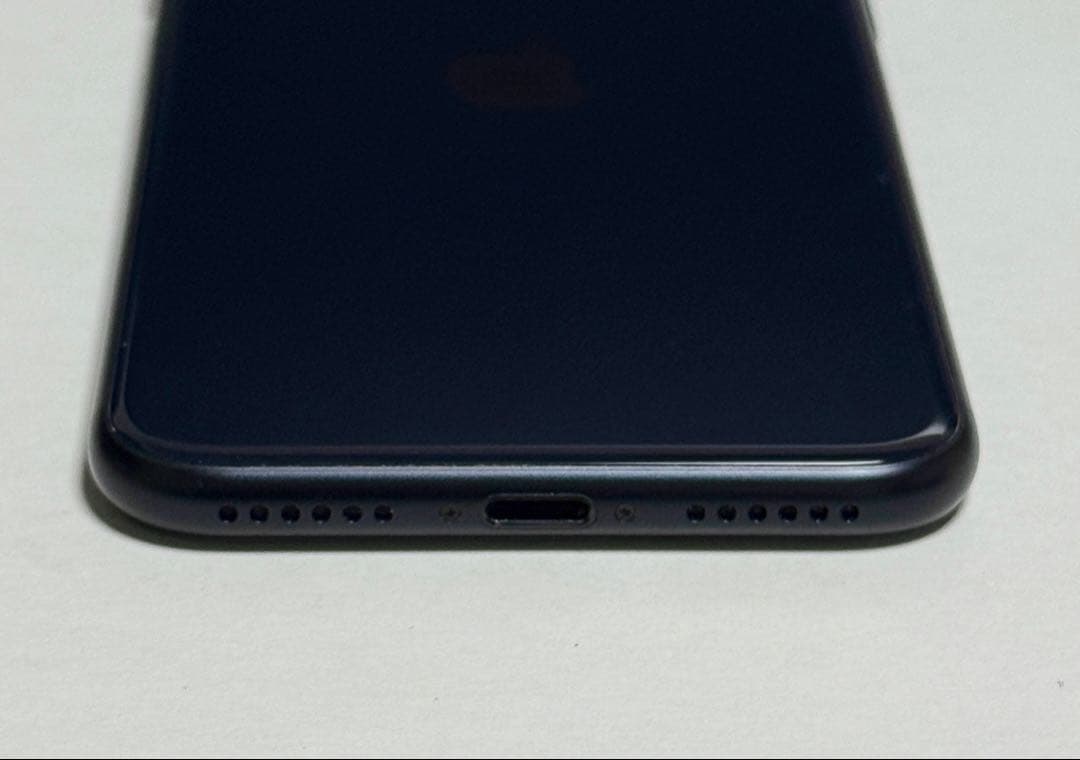 バッテリー最大容量96%　iPhone SE 第3世代 64GB ミッドナイト