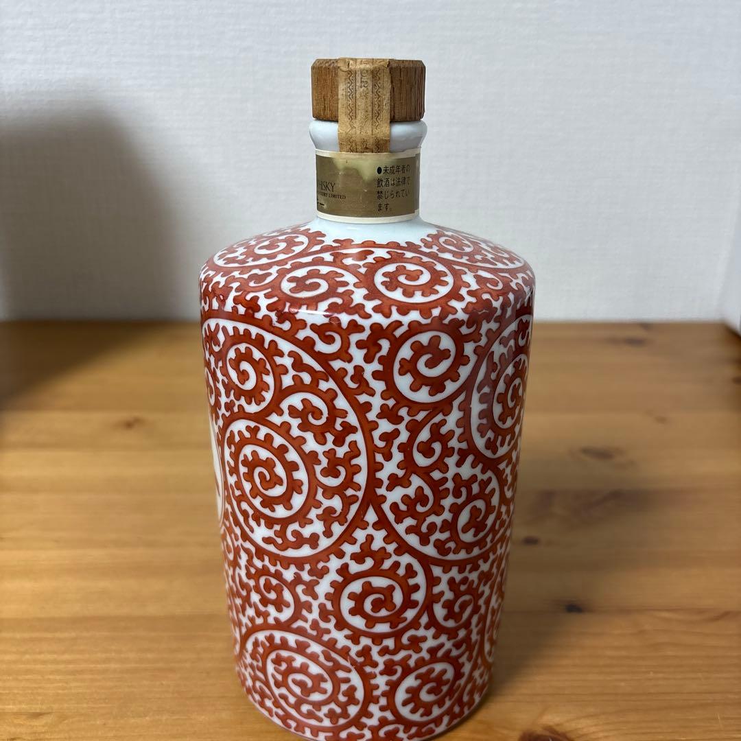 サントリーウイスキー　白州 赤絵蛸唐草 寿 文筒形瓶 有田焼 陶器ボトル 未開封