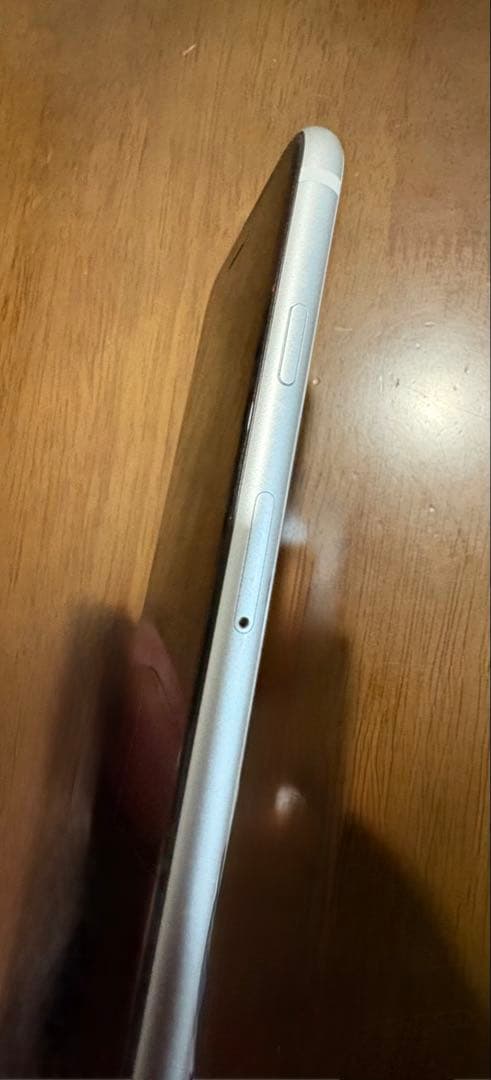 Apple iPhone SE (第2世代) ホワイト SIMなし