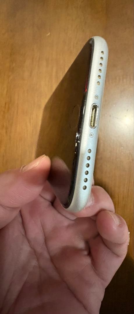 Apple iPhone SE (第2世代) ホワイト SIMなし