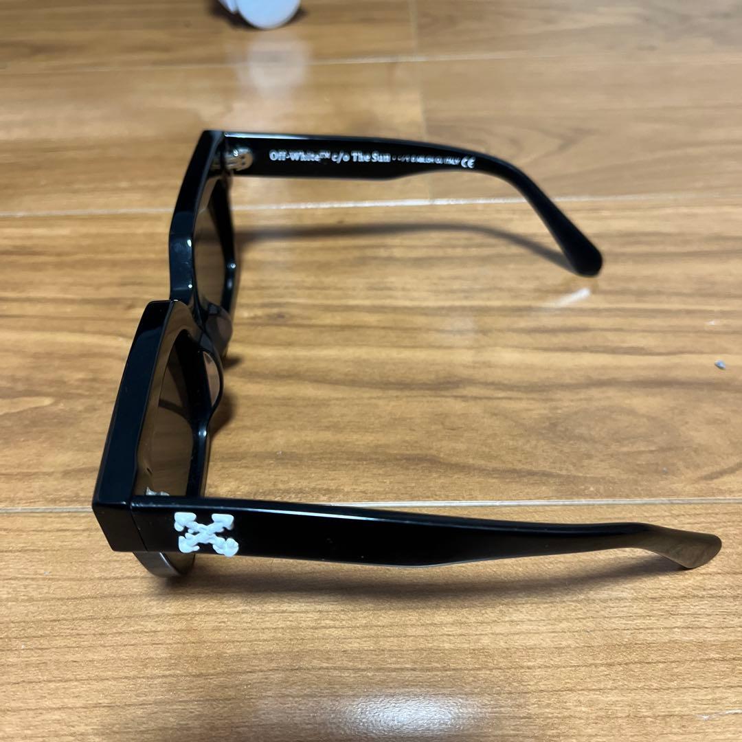 Off-Whiteサングラス