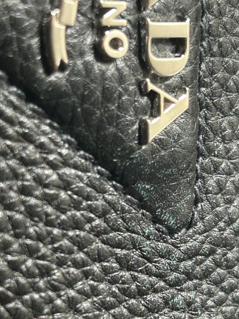 プラダ　PRADA ショルダーバッグ　ブラック