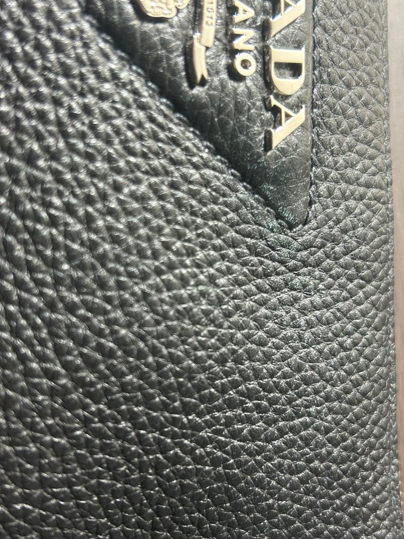 プラダ　PRADA ショルダーバッグ　ブラック