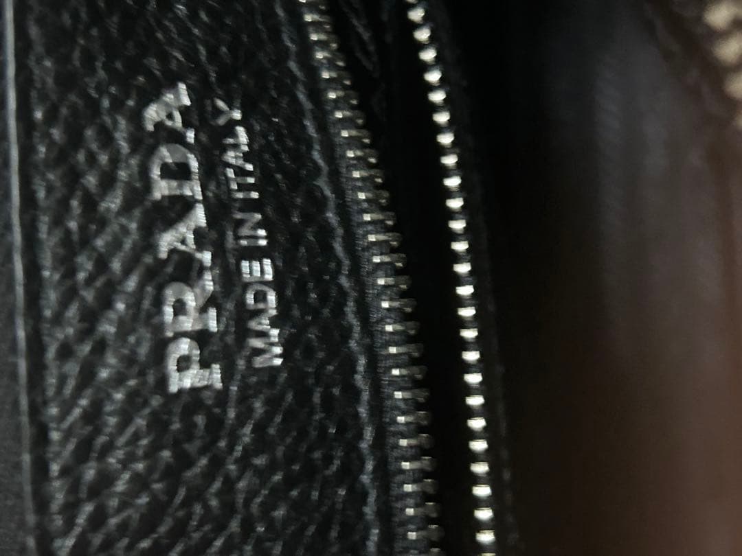 プラダ　PRADA ショルダーバッグ　ブラック