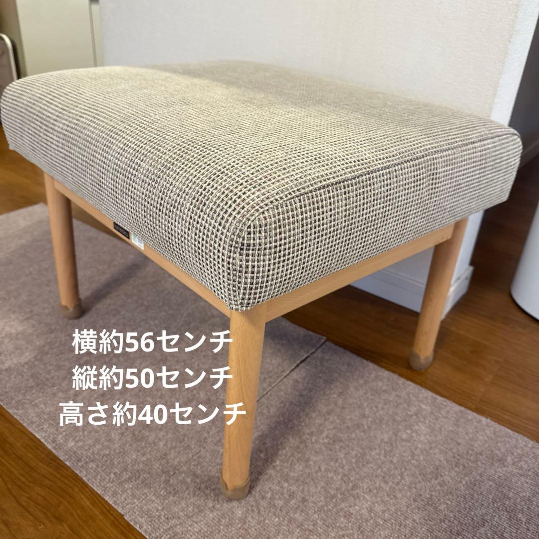 カリモク　グレー 布地 2人掛けソファ 木製肘掛け