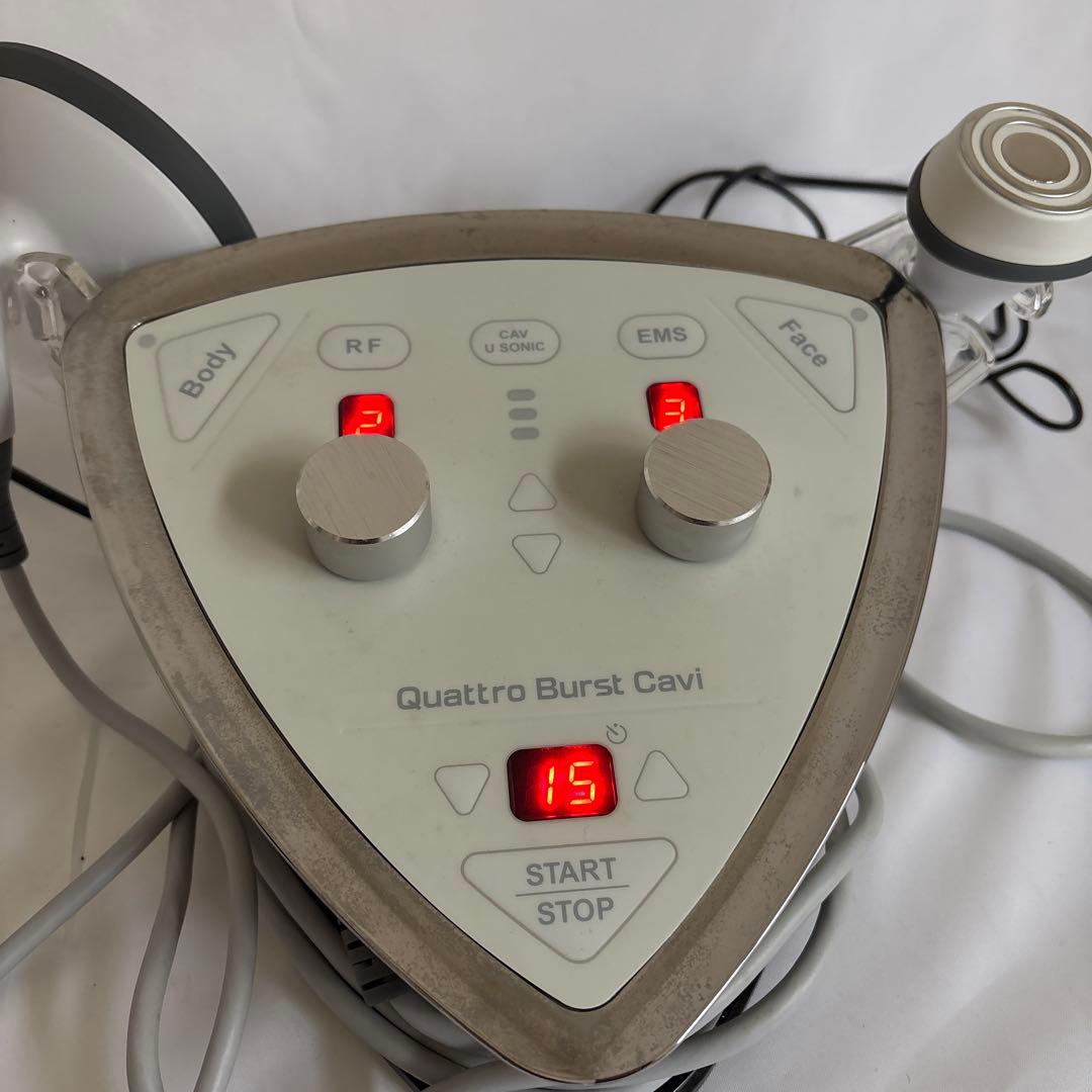 クワトロバースキャビ　美容機器