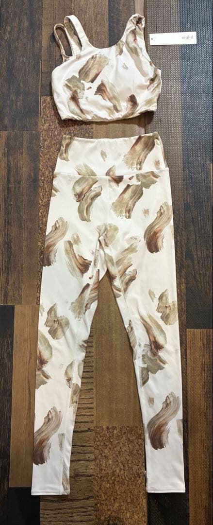 【新品同】emmi yoga　ヨガウェア　マーブルアート柄　アイボリー　水陸両用