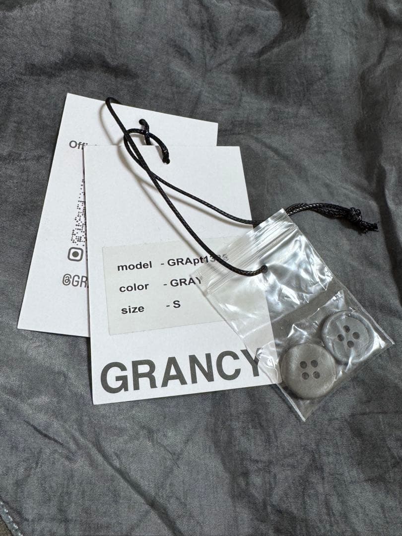 【GRANCY】ボタンレイヤードデザインナイロンパンツ グレー カーキ S