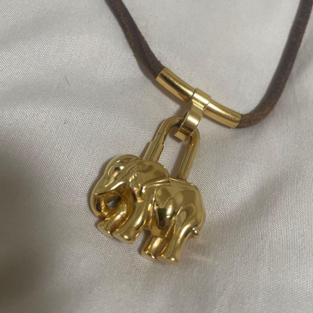 HERMES カデナ　象　チャーム　ゴールド