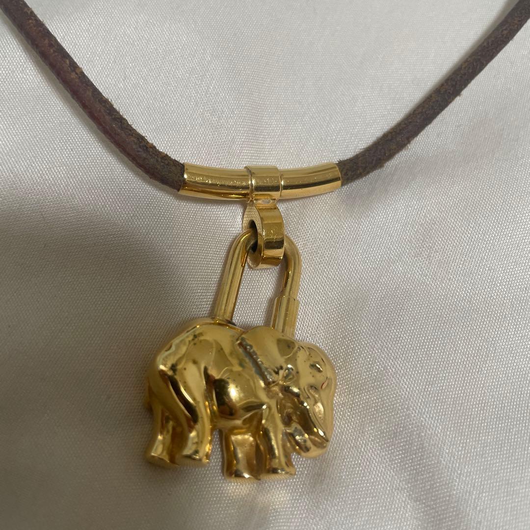 HERMES カデナ　象　チャーム　ゴールド