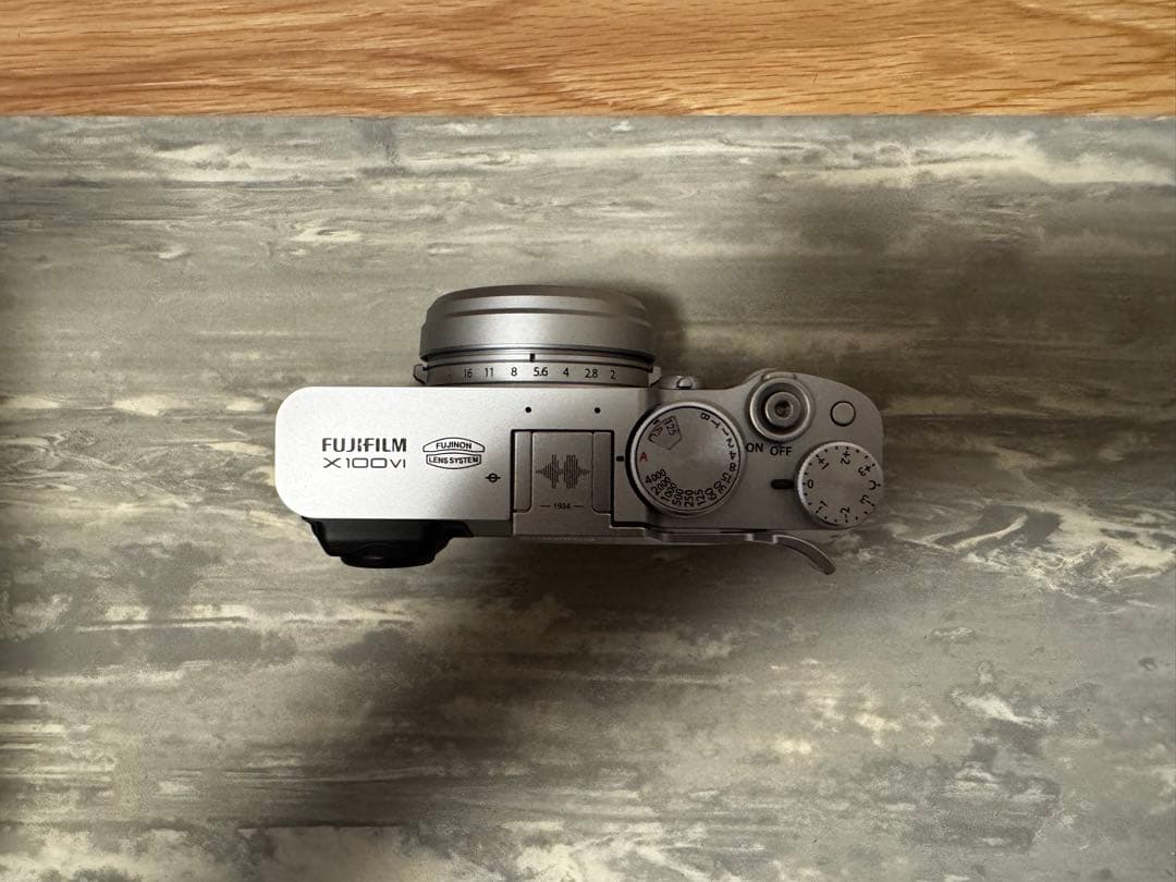 フジフイルム X100VI 【2か国語対応】/シルバー