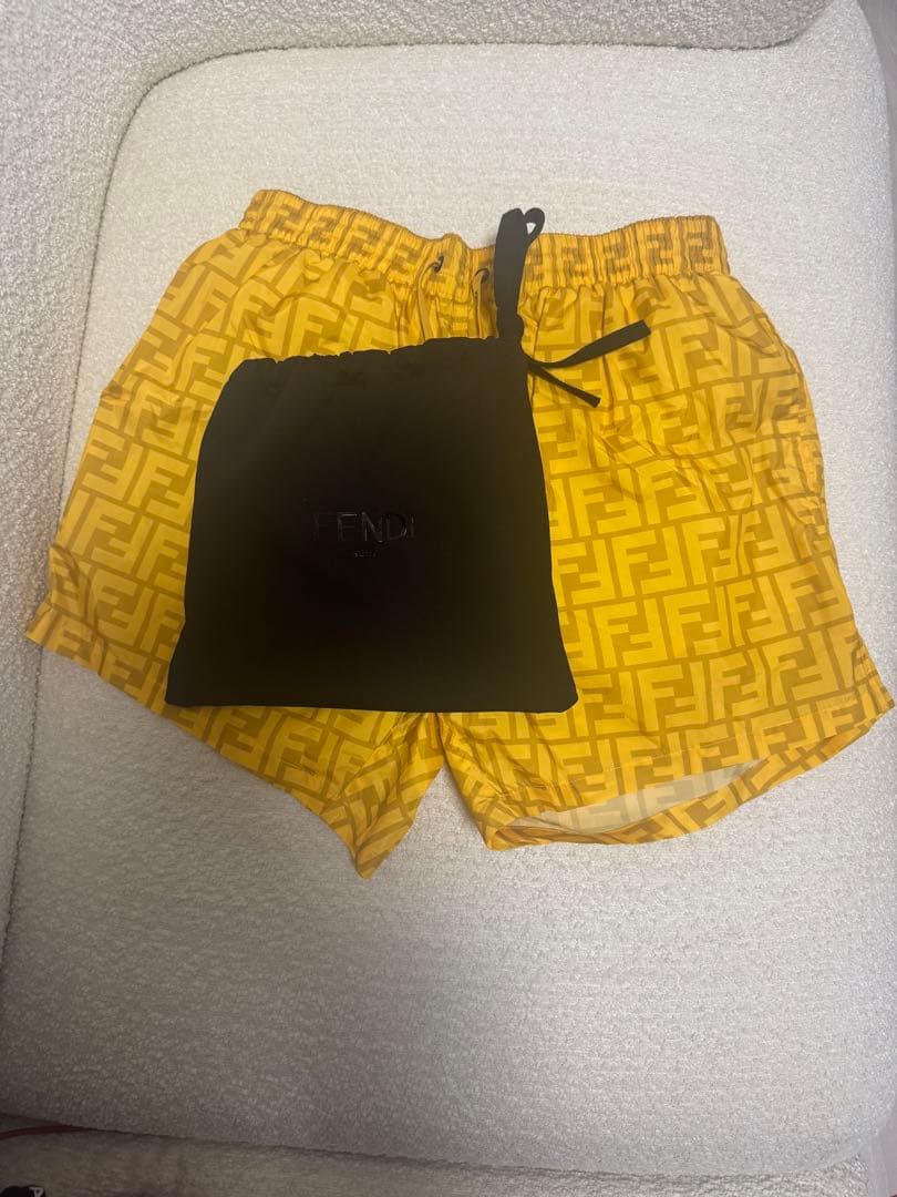 FENDI フェンディ イエローショートパンツ 海パン 水着 収納袋付き