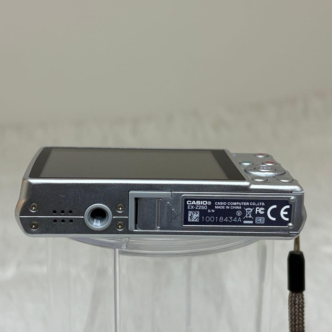 CASIO カメラ　EX-Z250 充電器　シルバー コンデジ　動作品