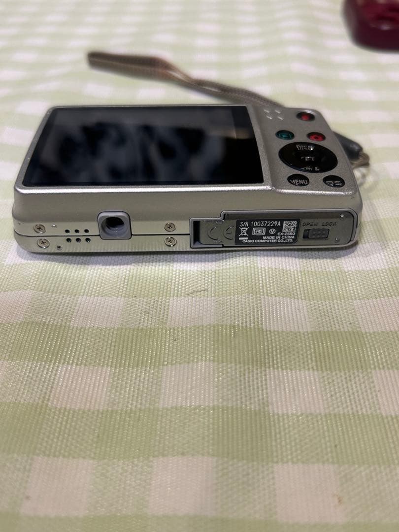 CASIO EXILIM EX-Z550 14.1メガピクセル シルバー