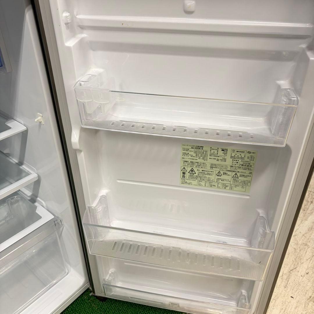 683関東配送無料　 SHARP中型冷蔵庫　200Ｌ強　小型　一人暮らし　右開き