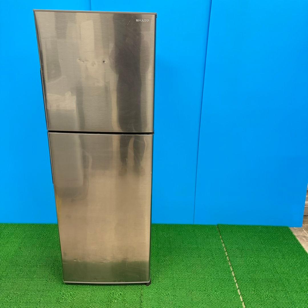 683関東配送無料　 SHARP中型冷蔵庫　200Ｌ強　小型　一人暮らし　右開き