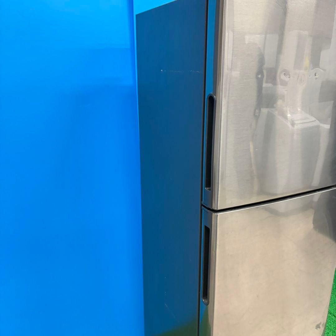 683関東配送無料　 SHARP中型冷蔵庫　200Ｌ強　小型　一人暮らし　右開き