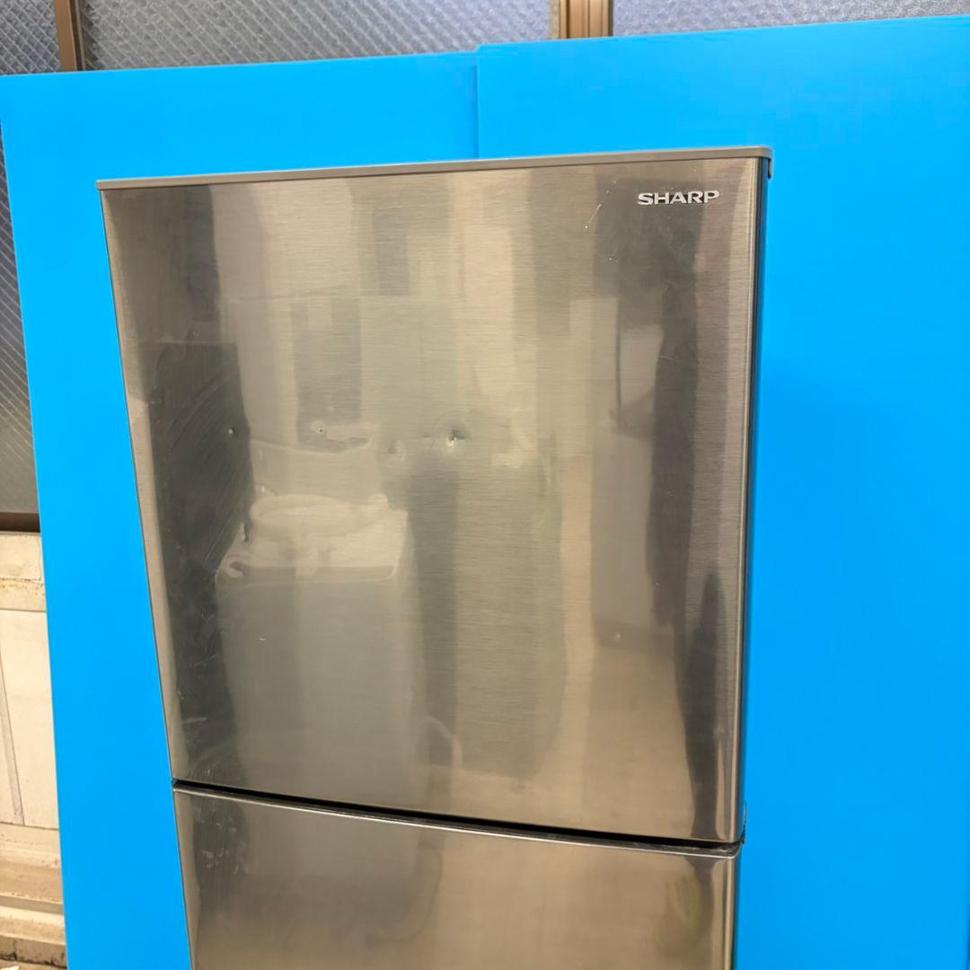 683関東配送無料　 SHARP中型冷蔵庫　200Ｌ強　小型　一人暮らし　右開き