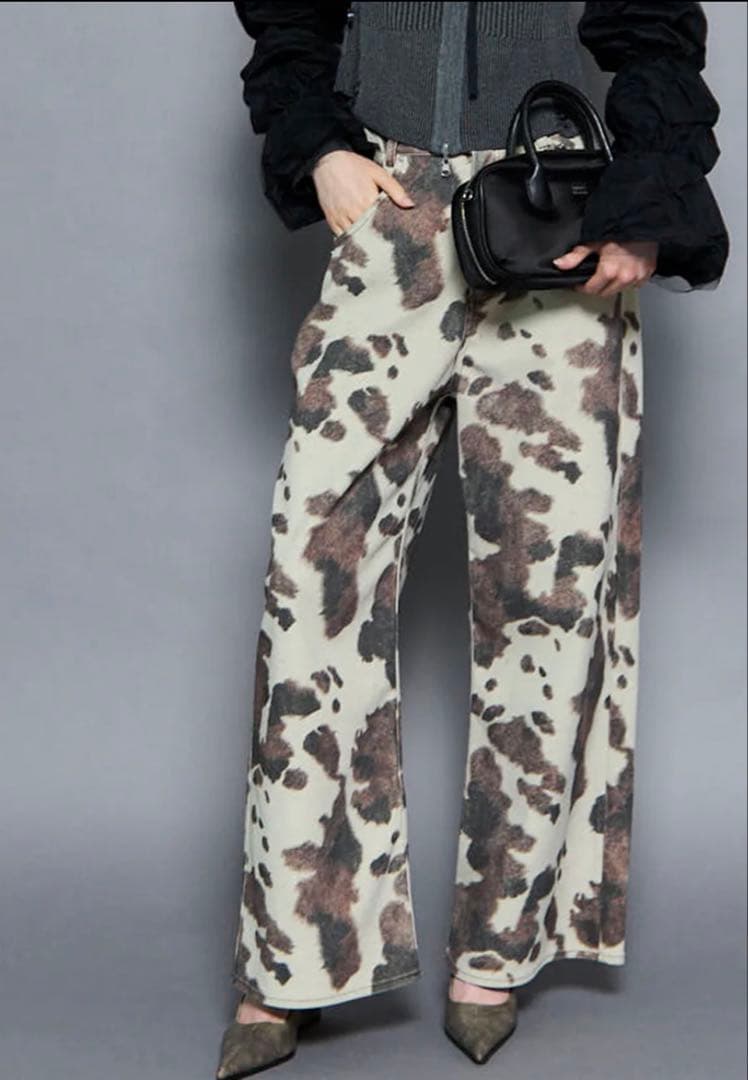 パンツ Vegan Leather Cow Printed Pants