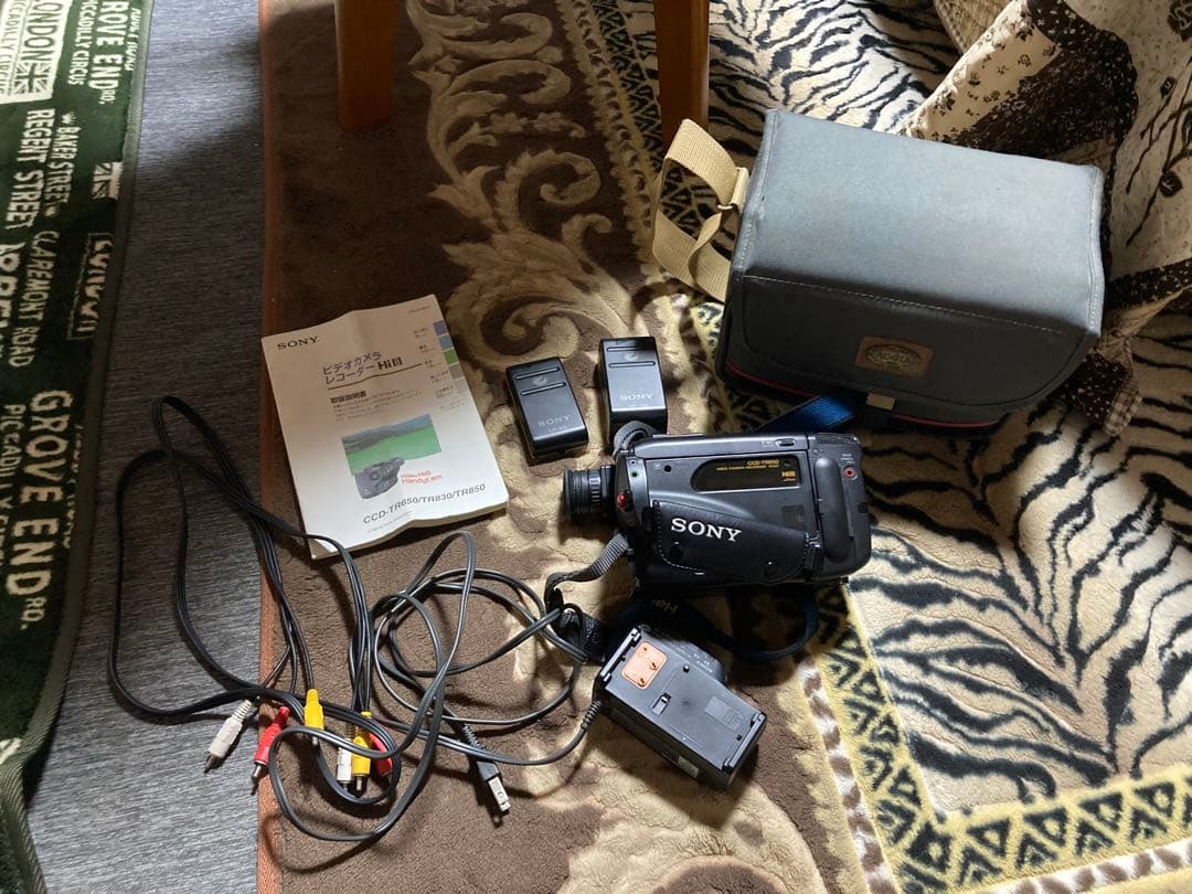 ビデオカメラ　SONY Hi8 HANDYCAM CCD-TR850