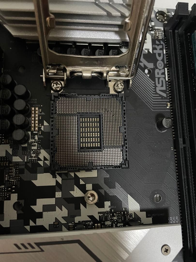 故障品 z490 steel legend i3 10100F 32GB