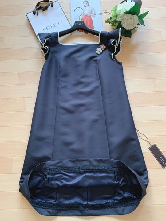 新品未使用 フォクシー 絹 ウールワンビース Rene