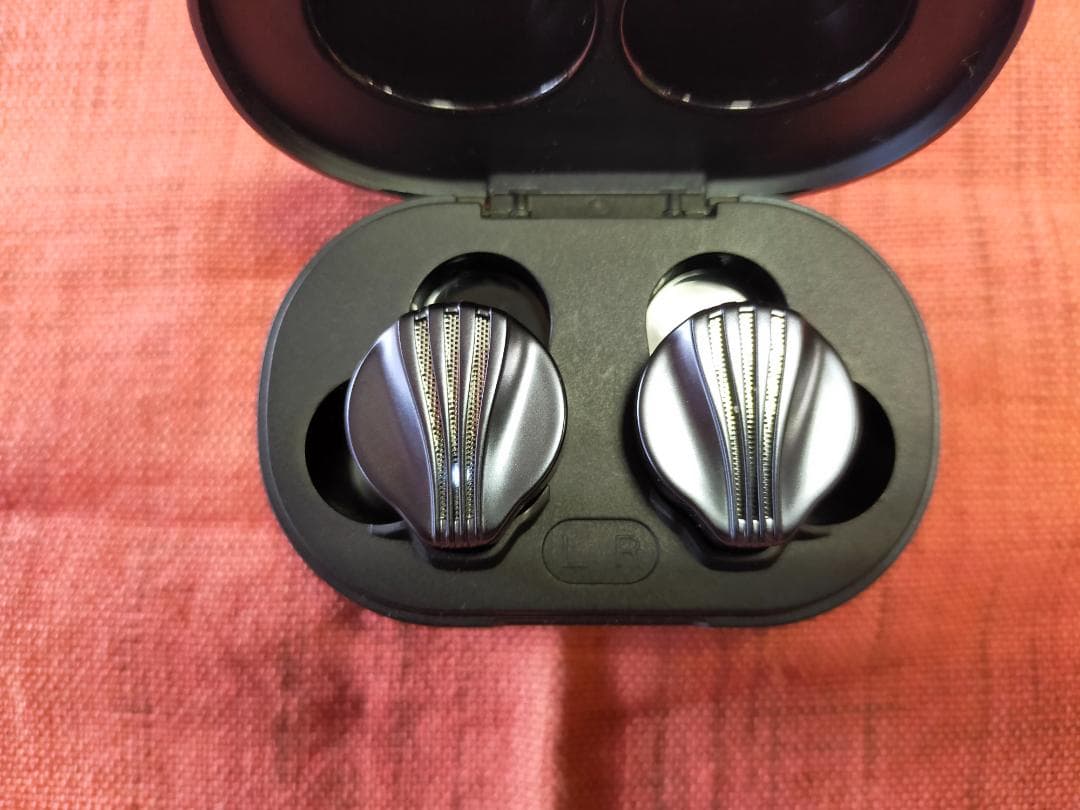 FIIO FW5 Bluetooth ワイヤレスイヤホン。